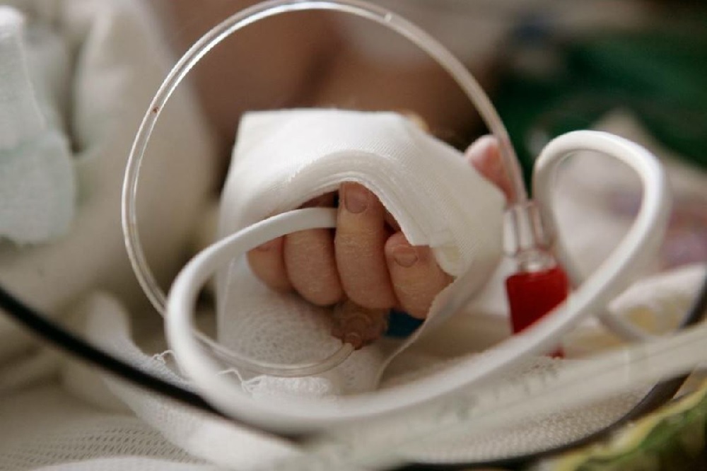 Годовалый ребенок впал в кому в Египте: россиянка обратилась в МИД Казахстана